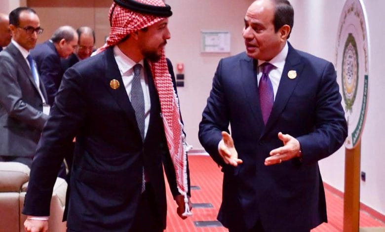 ولي العهد يلتقي الرئيس المصري في الجزائر