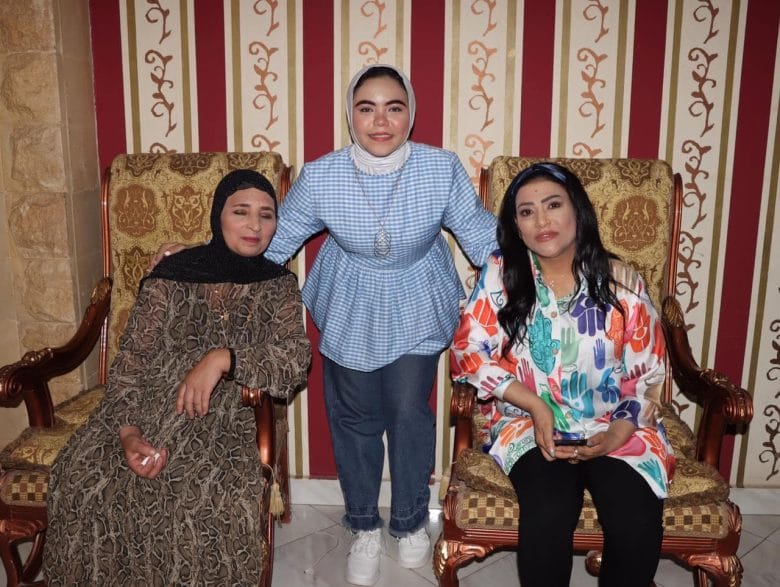 بدرية طلبة مع العروس ووالدتها
