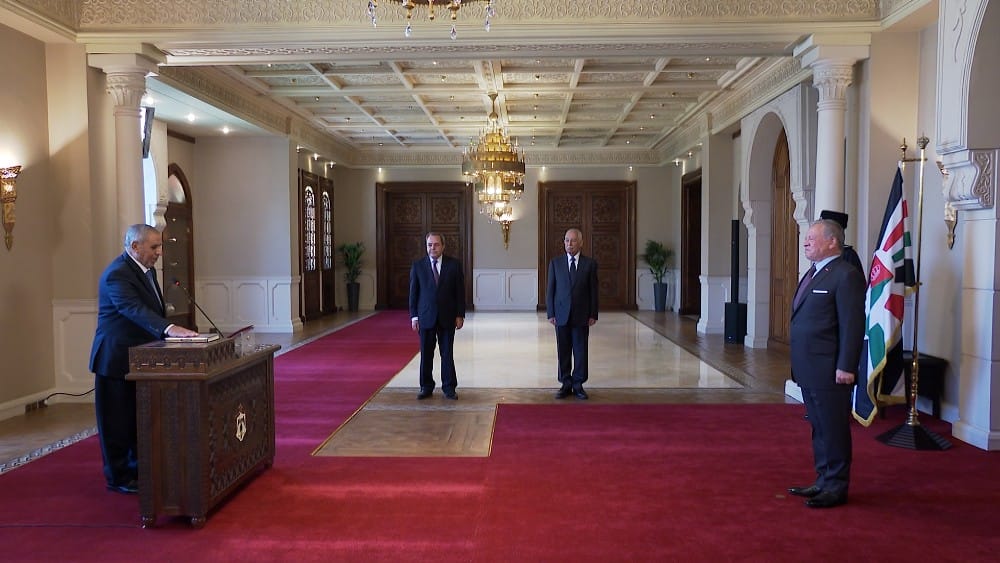 محمد المحادين يؤدي اليمين الدستورية أمام الملك رئيسا للمحكمة الدستورية